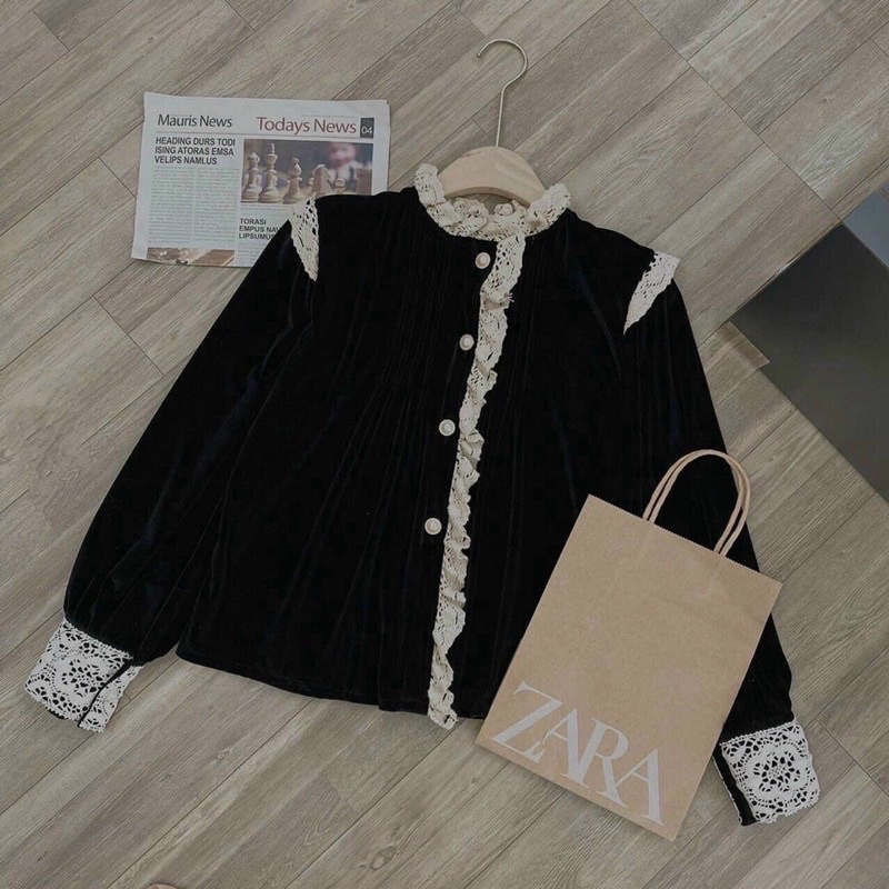 Áo nhung viền ren