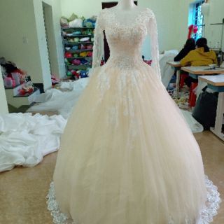 Áo cưới màu da