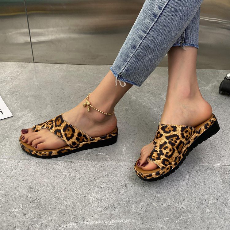 Fashionable Flip Flop with Toe Slope Slipper Sandal
