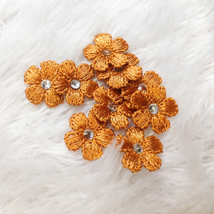 5 bông mai thêu nhụy xoàn lấp lánh size 1.6cm