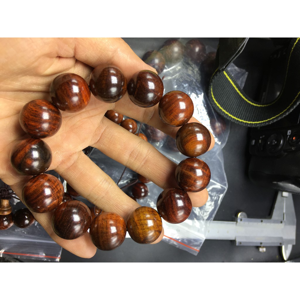 Vòng tay gỗ Trắc đỏ từ 10 đến 18 li