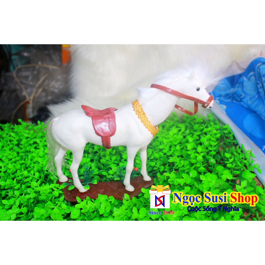 NGỰA LẮC ĐẦU ĐỂ XE HƠI Ô TÔ SIZE LỚN - NGẪU NHIÊN MÀU