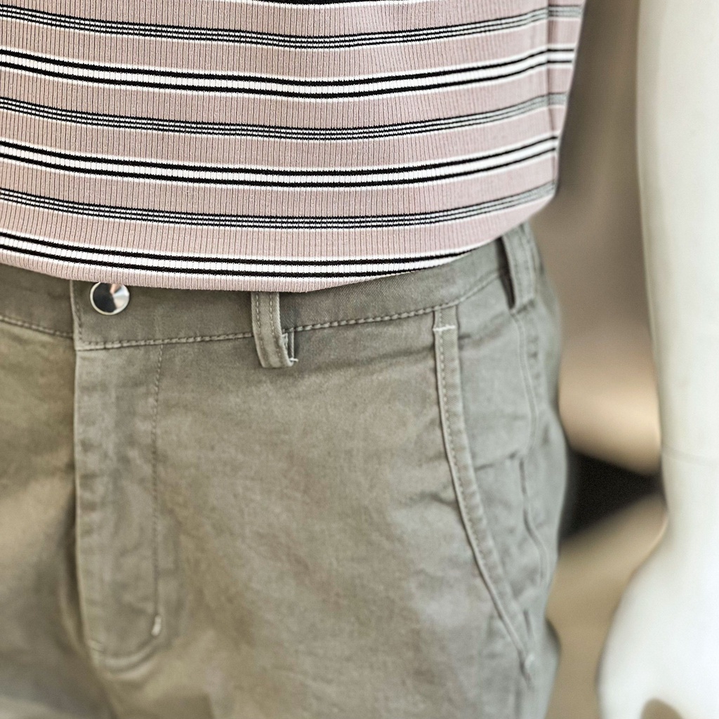 Áo Thun Gân Ngắn Tay Cổ Tròn Nâu Phối Sọc Đen BY COTTON Brown Black Stripes Ribbed Tee