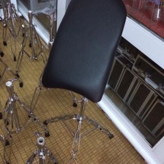 Kê tay -dụng cụ dùng để kê tay trong xăm hình