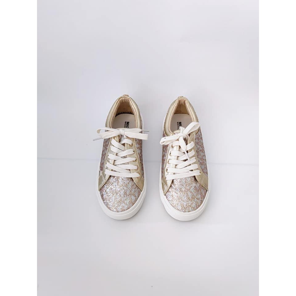 Giày xuất cho bé