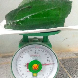Đá thủy tinh xanh ( hàng thô )