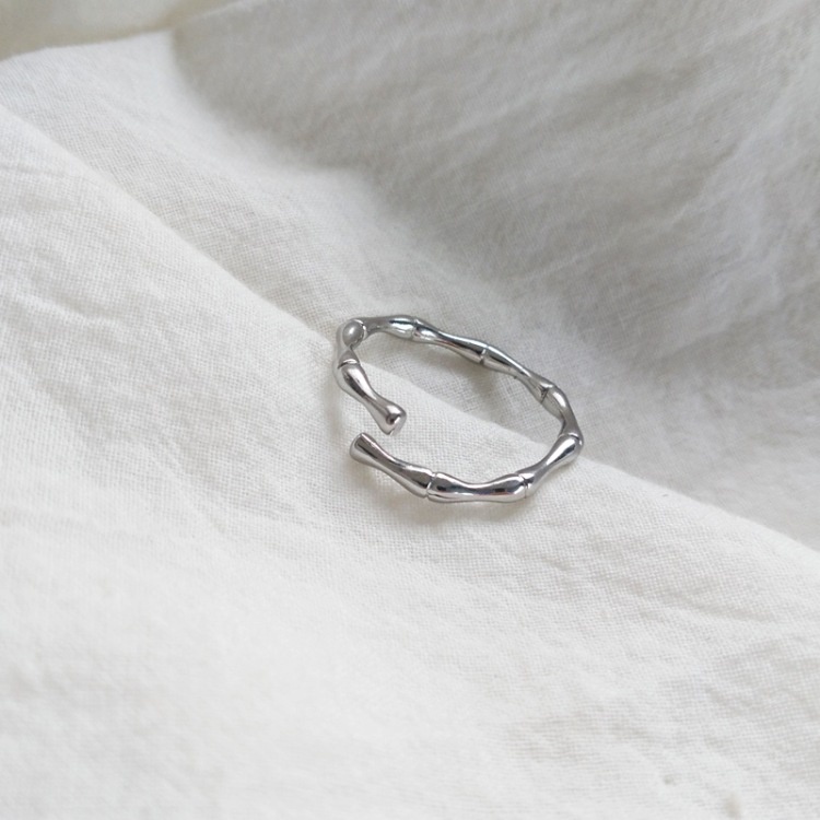 Nhẫn bạc nữ hình xương nối nhau đan xen dáng mảnh có thể điều chỉnh R008