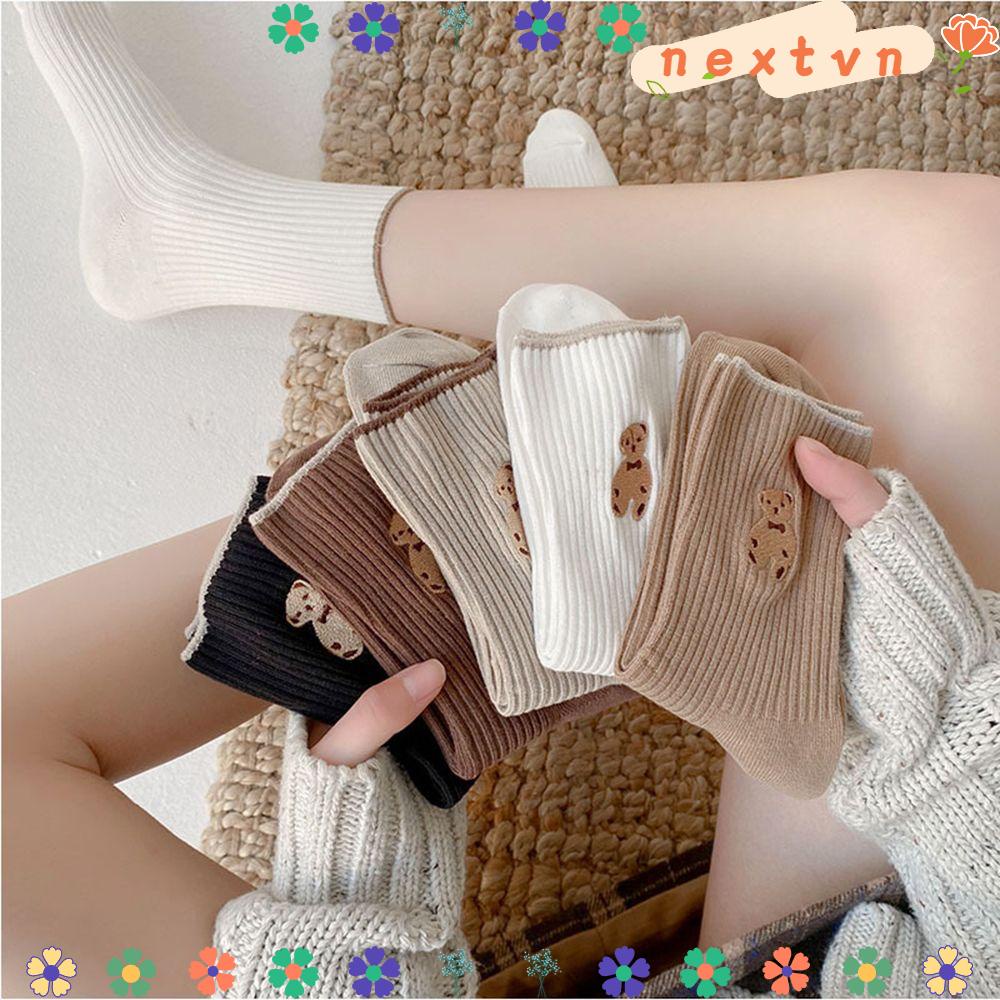 Đôi vớ thoáng khí thấm hút mồ hôi thêu hình gấu hoạt hình dễ thương nhiều màu sắc