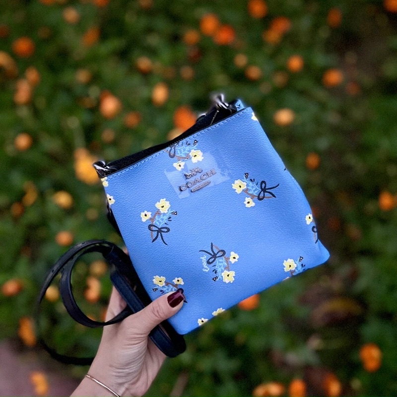 Túi xách nữ mini Coach dáng bucket, chất đẹp, màu mới siêu xinh, khoá miệng cúc bấm, 1 ngăn nhỏ ở giữa kéo khoá