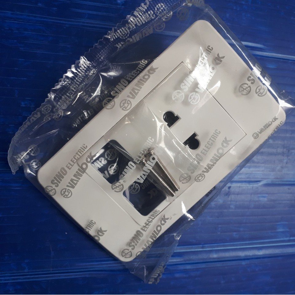 Mặt 1, 2 ổ cắm 2 chấu + 1 hoặc 2 lỗ S18A SINO - VANLOCK