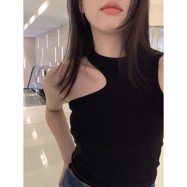 Có sẵn | Áo thun croptop ba lỗ cổ khoét màu đen