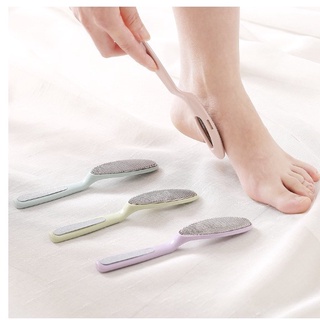 Dụng cụ chà gót chân cầm tay tiện dụng