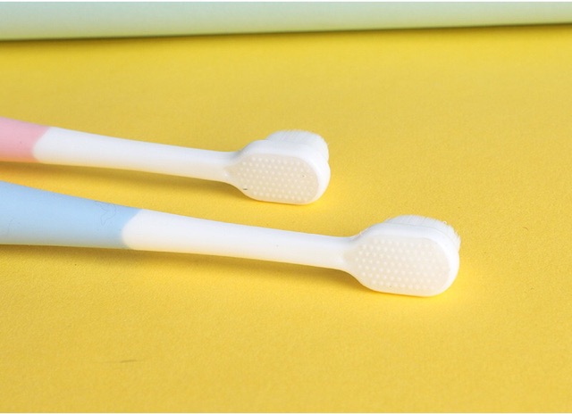 Bàn chải đánh răng sợi lông tơ siêu mềm cho bé hình ngôi sao