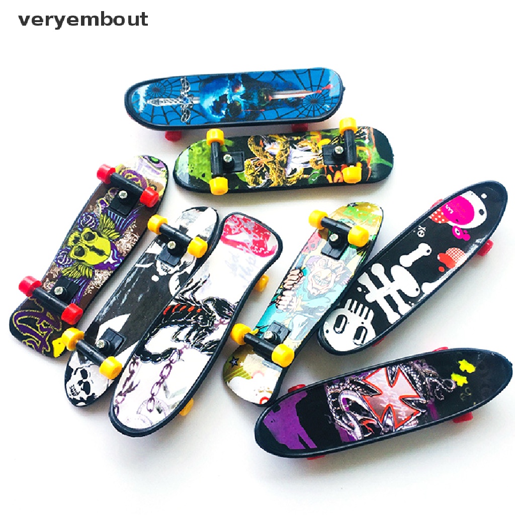 【ut】 1pc Fingerboard Mini Creative Fingertips Skateboard Plastic Finger Skate Scooter .