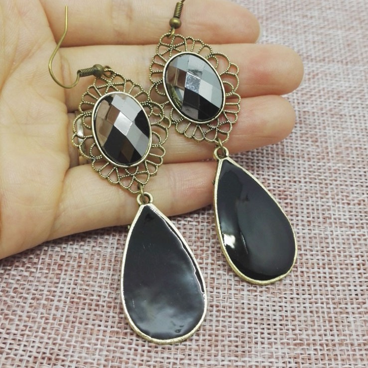 Khuyên tai nữ thiết kế cổ điển