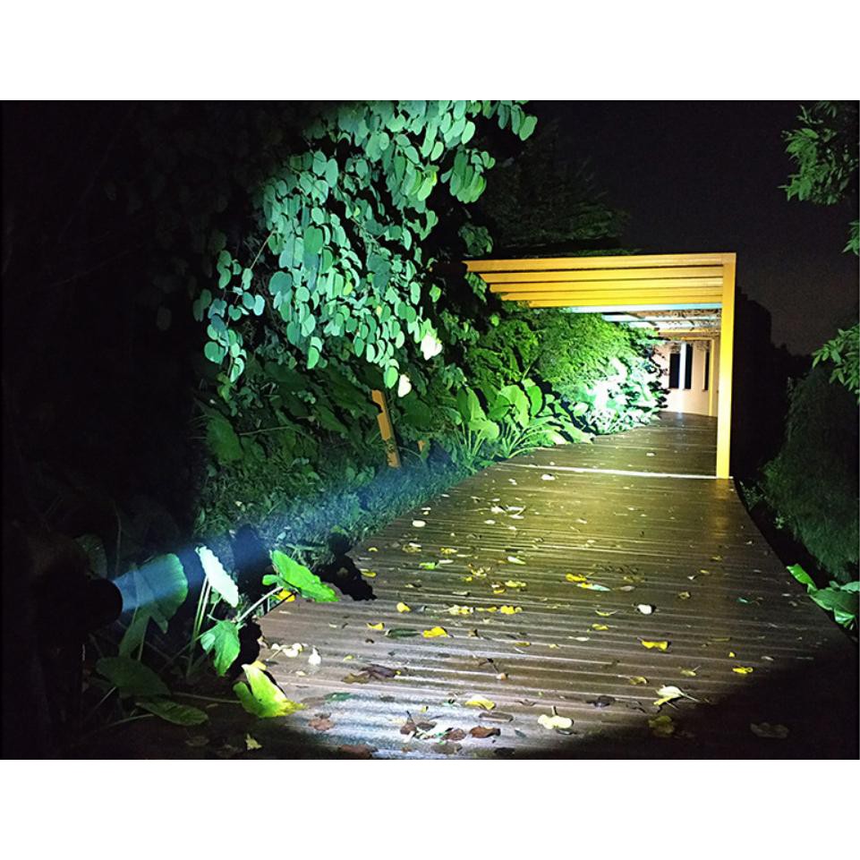 Đèn pin X6 SFT40/5050 1.7mm 25w quang thông 2400 lumen sơn mạ titan xám khói cổng sạc USB-Type -C