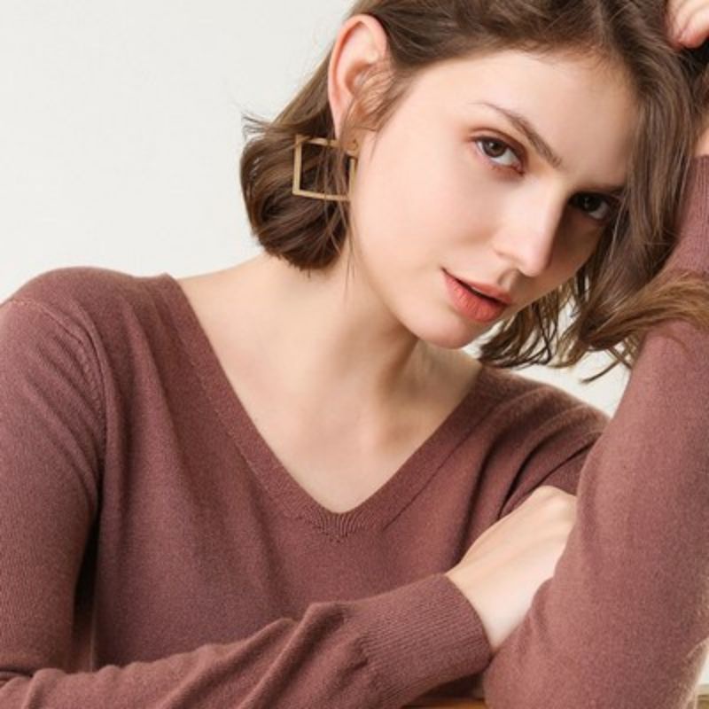 - Áo len tim dài tay cổ chữ V