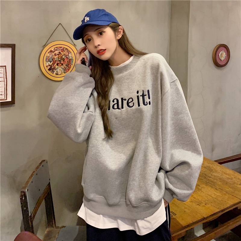 Áo nỉ dài tay cổ tròn dáng rộng in chữ thời trang