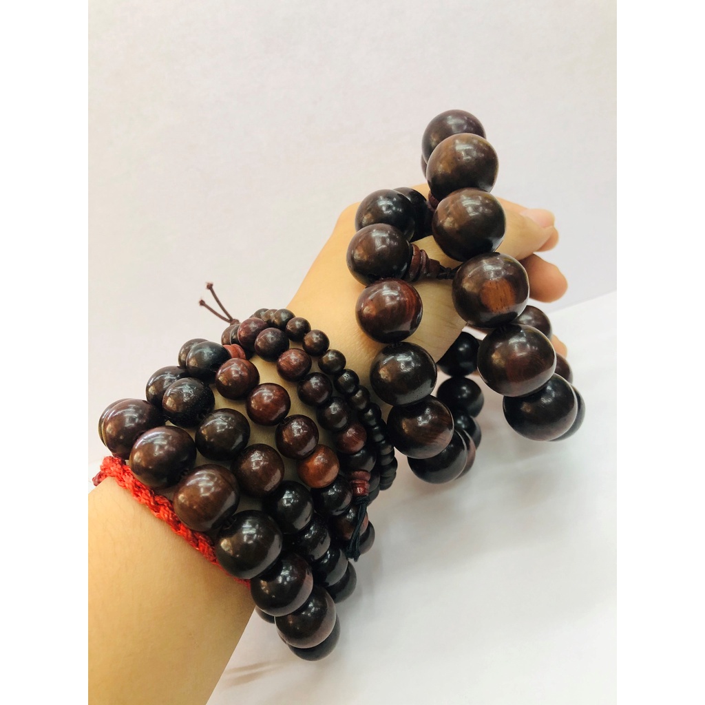 Vòng tay phong thủy Gỗ Trắc
