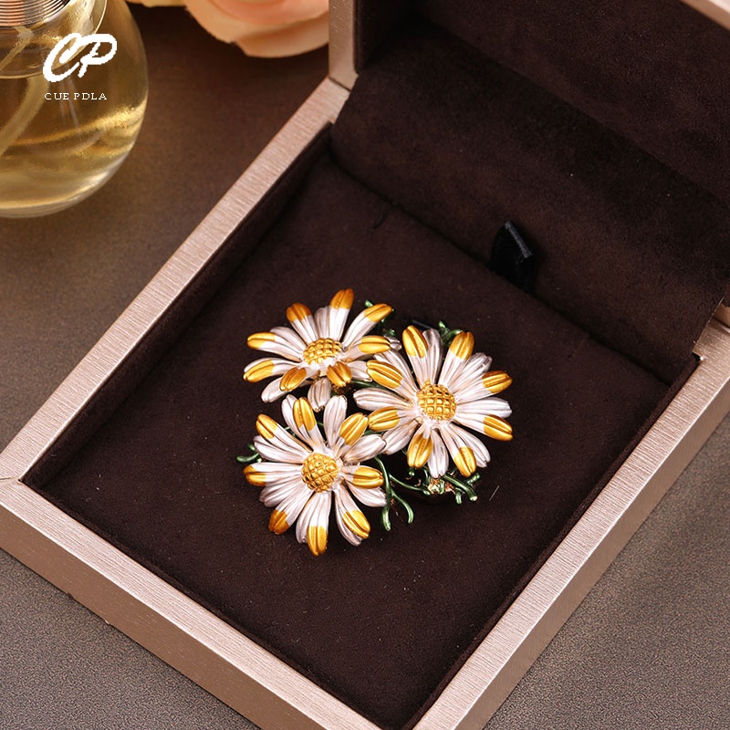 Trâm Cài Áo Hình Hoa Cúc Bằng Kim Loại Phong Cách Vintage Thanh Lịch Cho Nữ