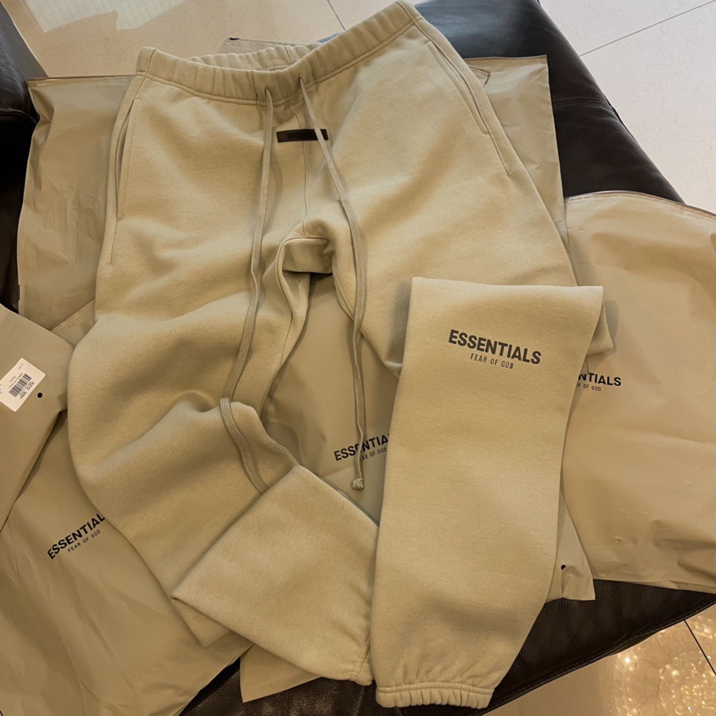 Quần pants FEAR OF GOD FOG ESSENTIALS SS21 Pistachio cao cấp, Quần nỉ nam FOG ESSENTIALS in chữ nhung chất liệu nỉ bông