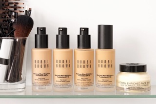 Kem nền Bobbi Brown kiềm dầu