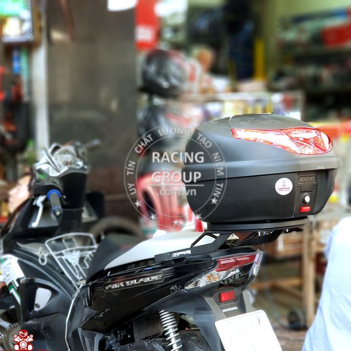 Thùng sau givi E30RN 30 lít tặng kèm đế hàng chính hãng bảo hành 2 năm