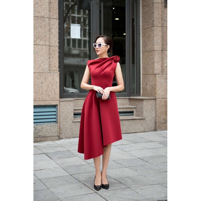 ĐẦM XOÈ XÉO VAI TÙNG XÉO ĐÍNH HOA HỒNG