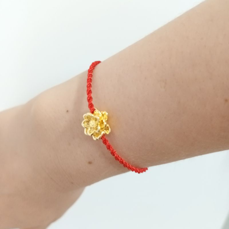 Vòng chỉ đỏ Mix bông sen vàng bình an may mắn