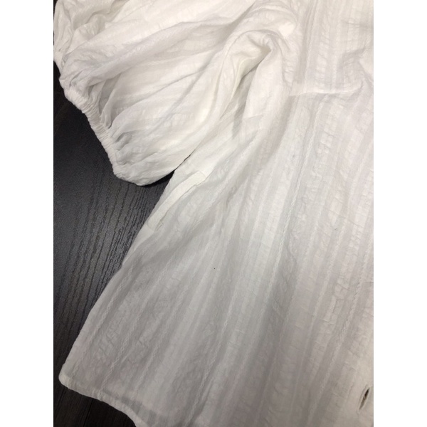 Áo Hobbs tay phồng.