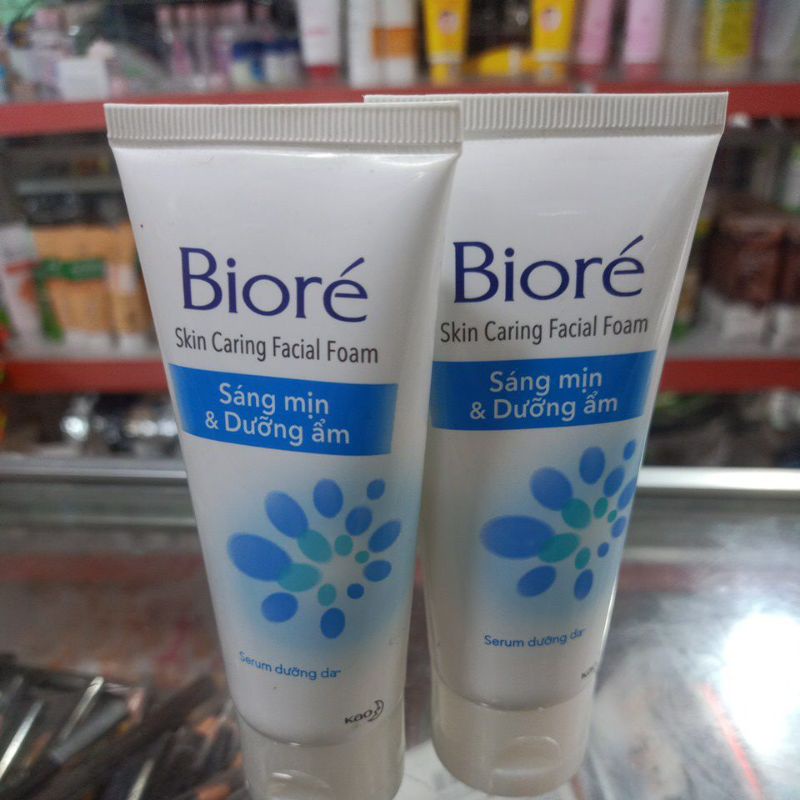 Sữa rửa mặt biore sáng mịn và dưỡng ẩm 50ml.