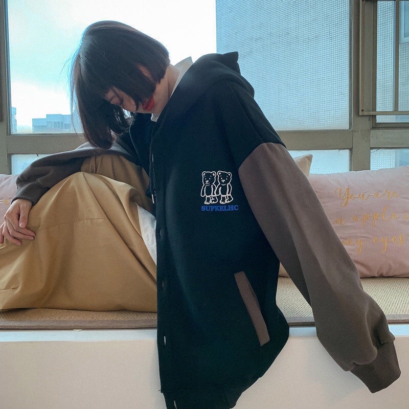 ÁO KHOÁC NÚT NỈ BÔNG UNISEX TAY PHỐI MÀU IN HÌNH CON GẤU DỄ THƯƠNG