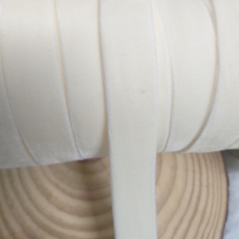 Ruy băng  nhung , có co giãn, size1 cm đến 2cm .