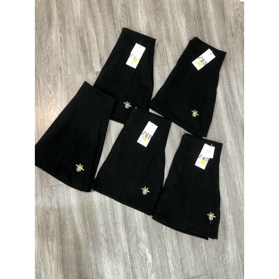 Chân váy ngắn lưng cao thêu ong vàng chất tuyết mưa dày dặn - Mã CV573