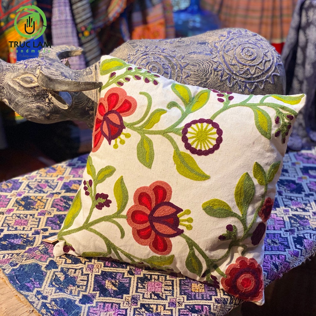 Gối/Vỏ Gối Vuông Tựa Lưng Sofa (45x45) Trang Trí Phòng Vải Linen Thêu Thủ Công Hình Hoa Đỏ Có Nhụy - Trúc Lâm Handmade