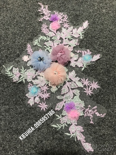 Tấm ren đính hoa