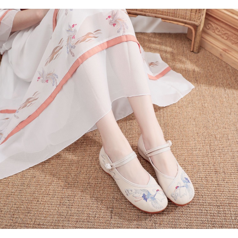 Giày cổ trang thêu vải họa tiết thêu hạc 3cm có sẵn