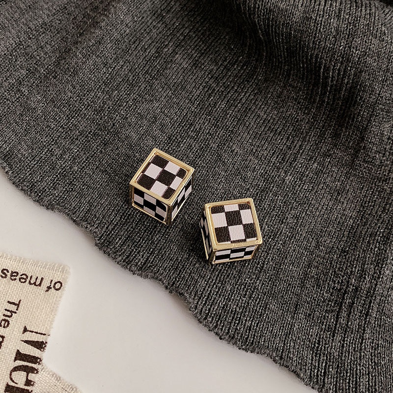 Đôi bông tai phong cách Hàn Quốc retro thời trang