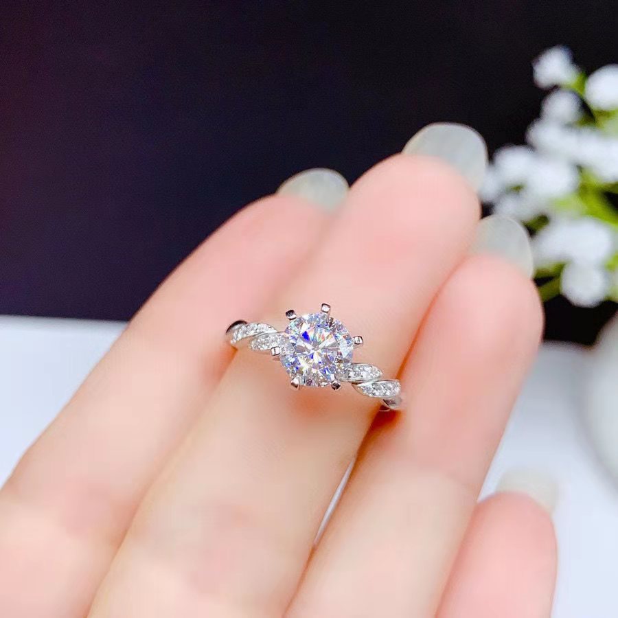 Nhẫn Đính Hôn Bằng Thép Titan Bạc S925 Đính Đá Zircon Thời Trang Cho Nữ