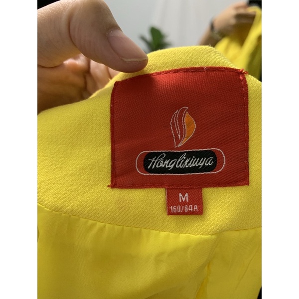 Áo blazer 2hand màu vàng tươi