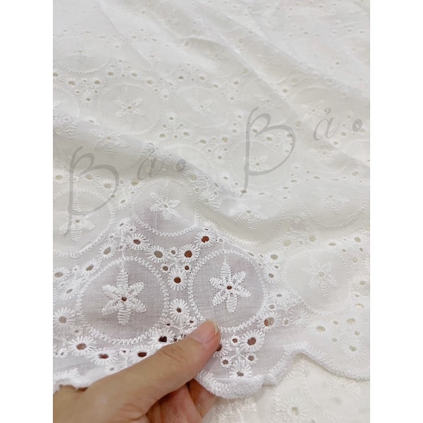 Vải Boi Cotton Thêu Chân Đục Lỗ Trắng Kem Khổ 1m35