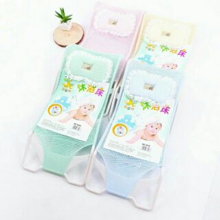 Lưới tắm tặng kèm gối, giường lưới tắm tiện dụng cho bé yêu