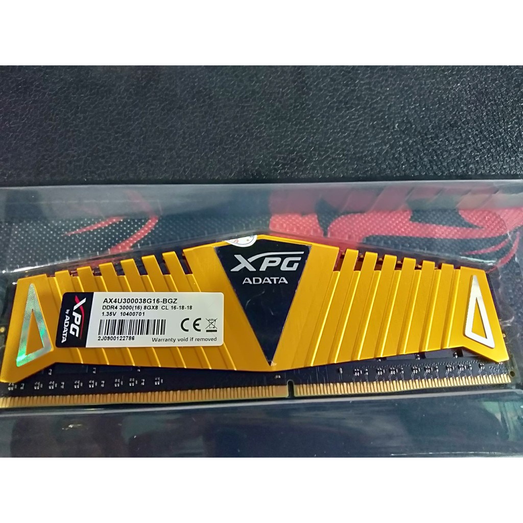 RAM ADATA XPG DDR4 BUS 3000 8 G (vàng)