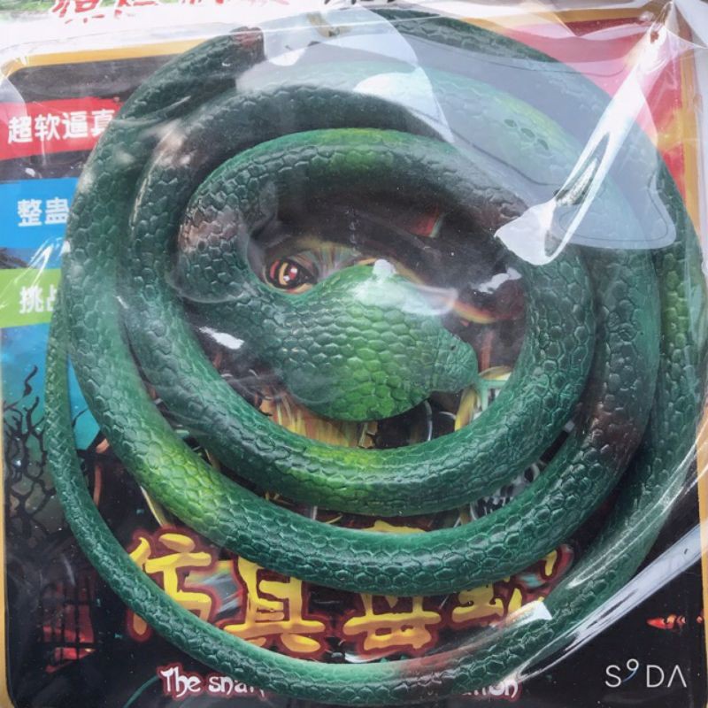 Vỉ rắn dẻo trúng thưởng 110 tem và 110 đồ thưởng