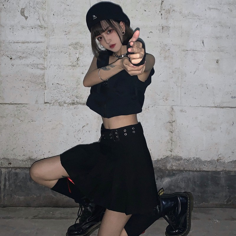 Chân váy lưng cao tôn dáng thiết kế xếp ly phối dây xích sành điệu thời trang phong cách Hồng Kông | BigBuy360 - bigbuy360.vn