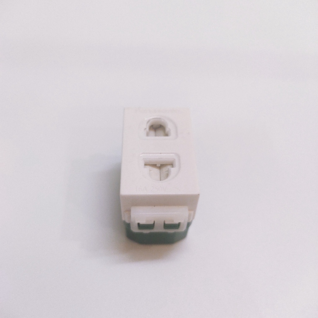 Ổ cắm 2 chấu không màng che Panasonic WEV1091SW Dòng Wide