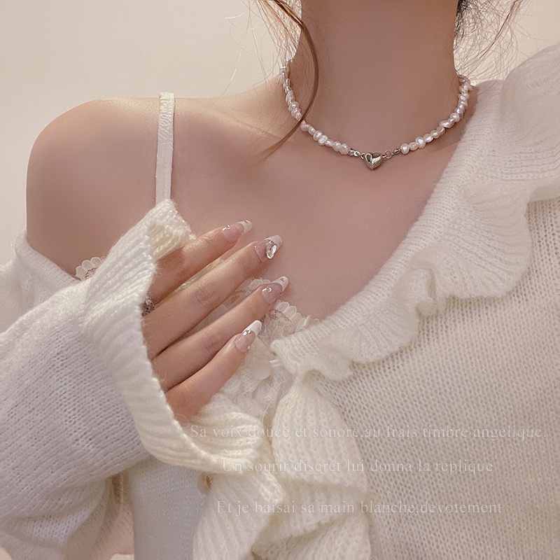 Vòng Cổ Choker Mặt Trái Tim Từ Tính Đính Hạt Ngọc Trai Cổ Điển Cho Nữ