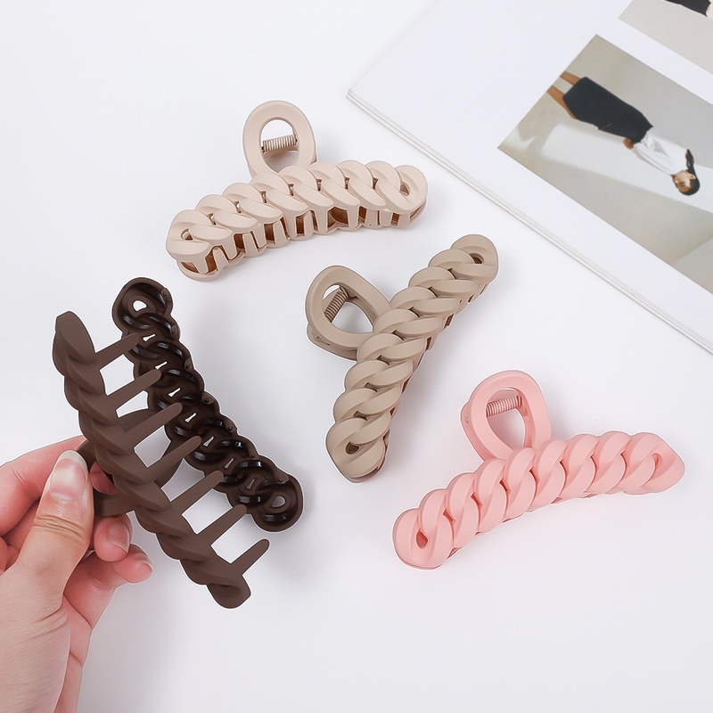 Kẹp Tóc Phối Xích Hình Cá Mập Màu Trà Sữa Độc Đáo Tinh Tế Thời Trang Cho Nữ