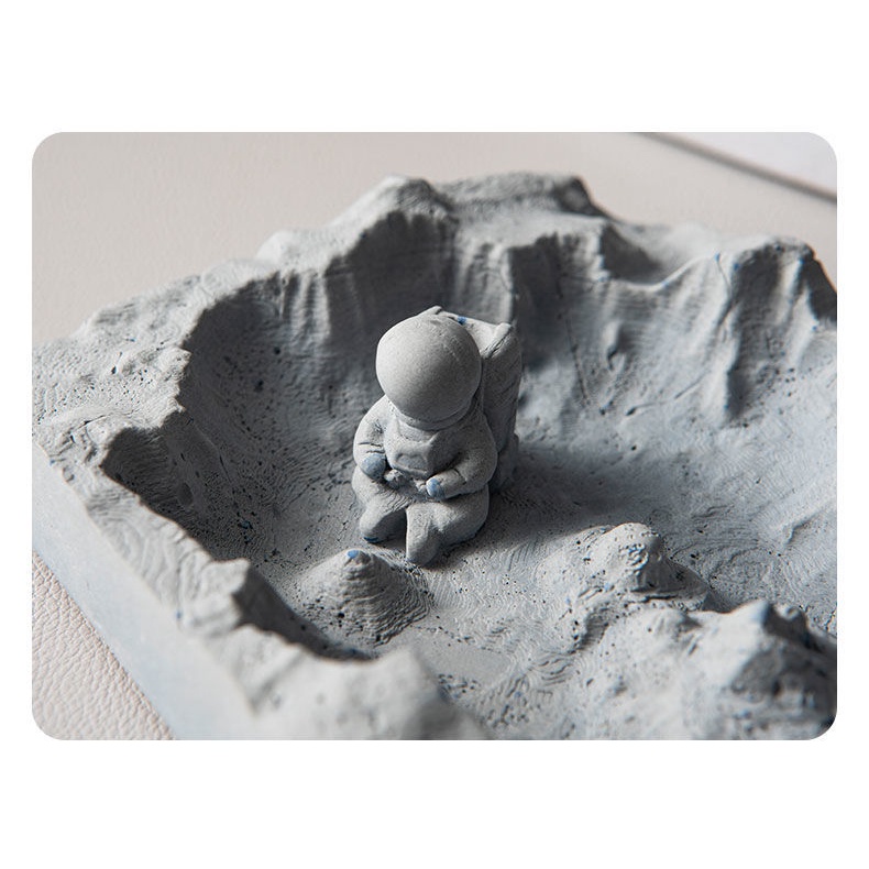 Gạt Tàn Thuốc Cao Cấp Thiết Kế Hình Phi Hành Gia Độc Đáo Phong Cách Bắc Âu Sang Trọng