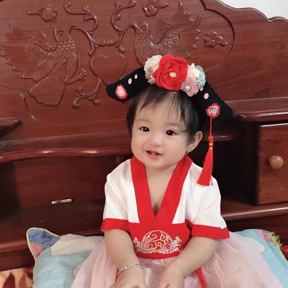 Sét váy cổ trang bao gồm phụ kiện cho bé